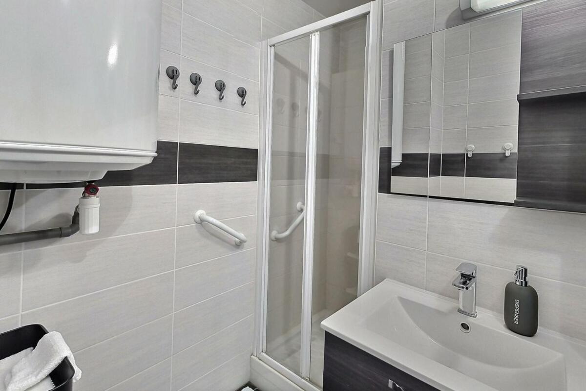 Le Voltaire - Balcon - 2 Chb - 3 Lits - 2 Min Gare Et Cente-Ville - Mon Groom Troyes Bagian luar foto